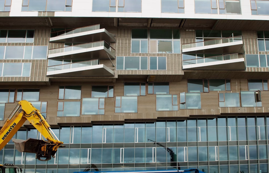 Fachada con paneles de cemento madera AMROC
