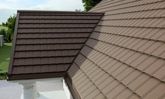 Construcción con cubierta metálica Hornval